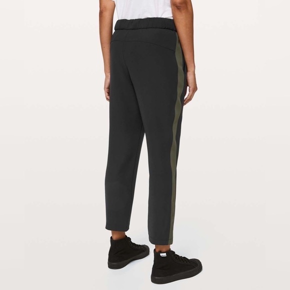 EUC Lululemon | On The Fly Pant Woven *Track  Stripe Size 2 - Picture 3 of 10